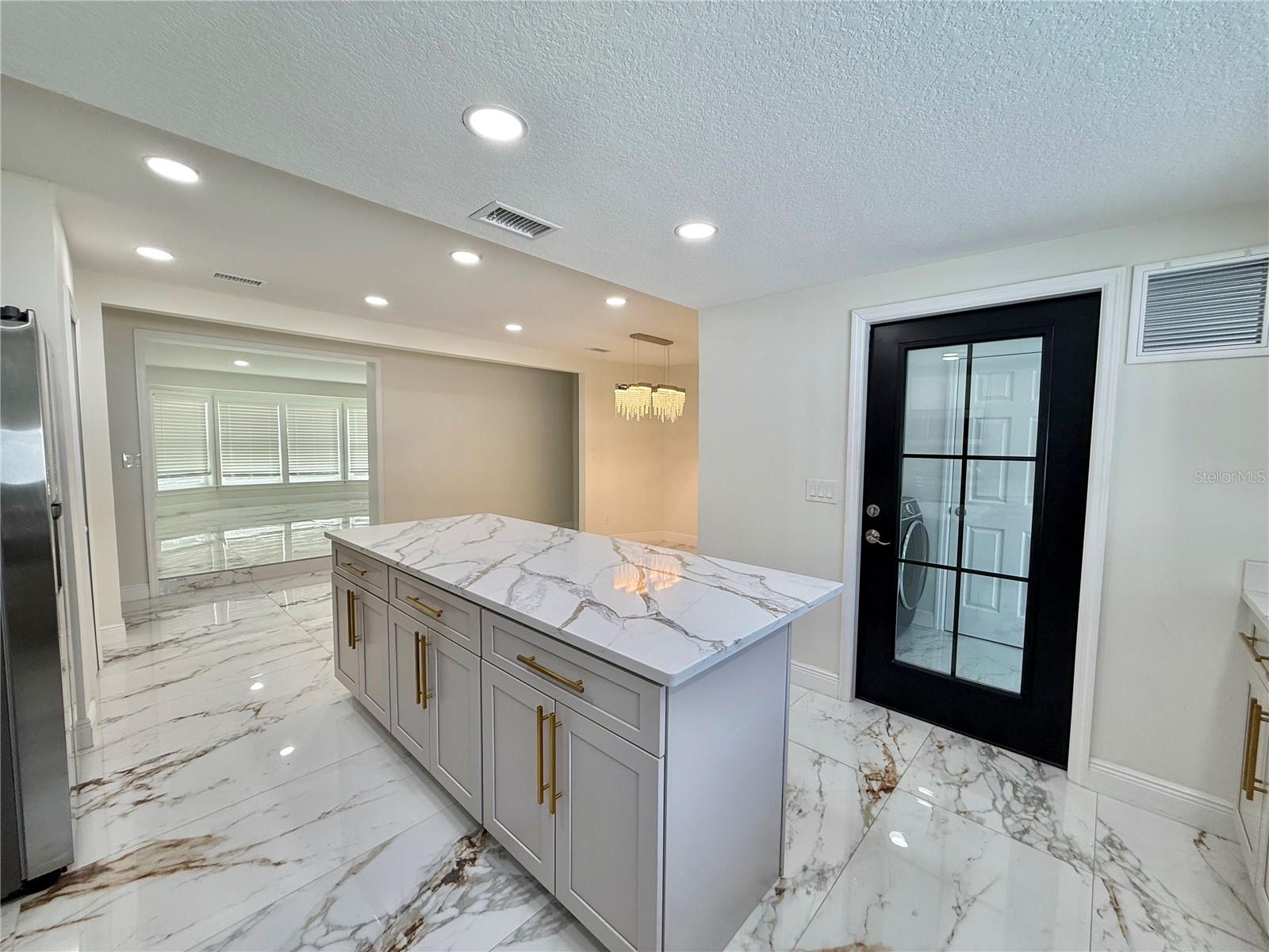 ORLANDO IMPROV CO 03 - Residential Lease