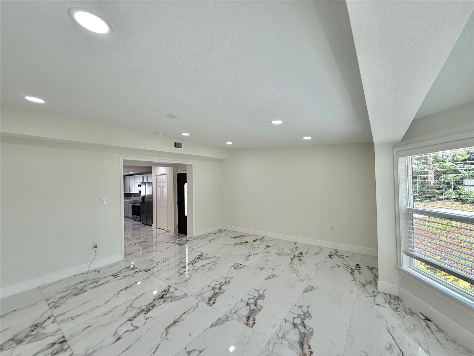 ORLANDO IMPROV CO 03 - Residential Lease