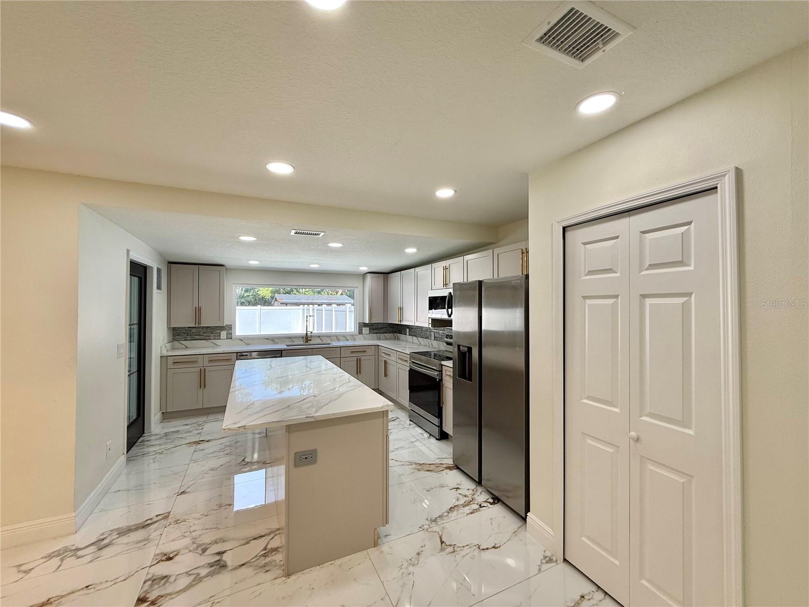 ORLANDO IMPROV CO 03 - Residential Lease