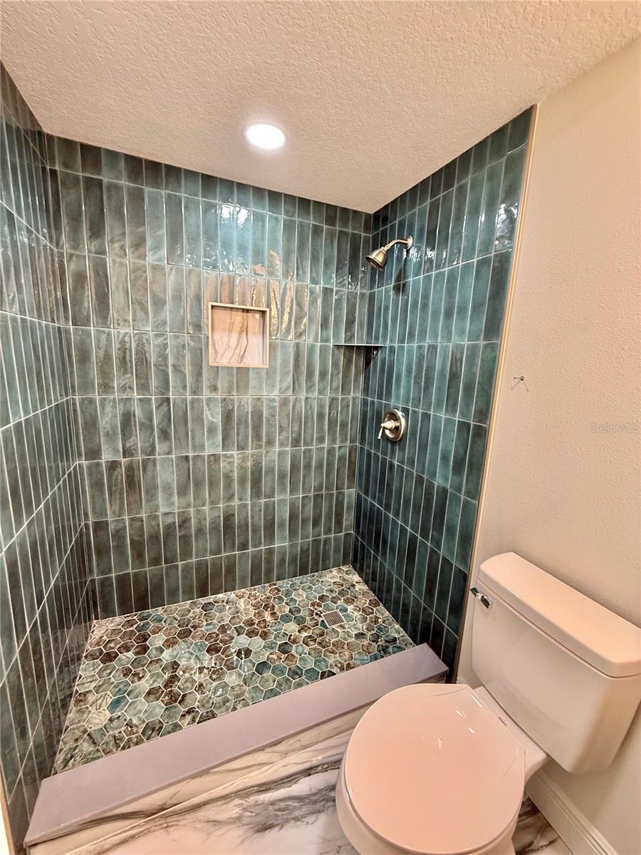ORLANDO IMPROV CO 03 - Residential Lease