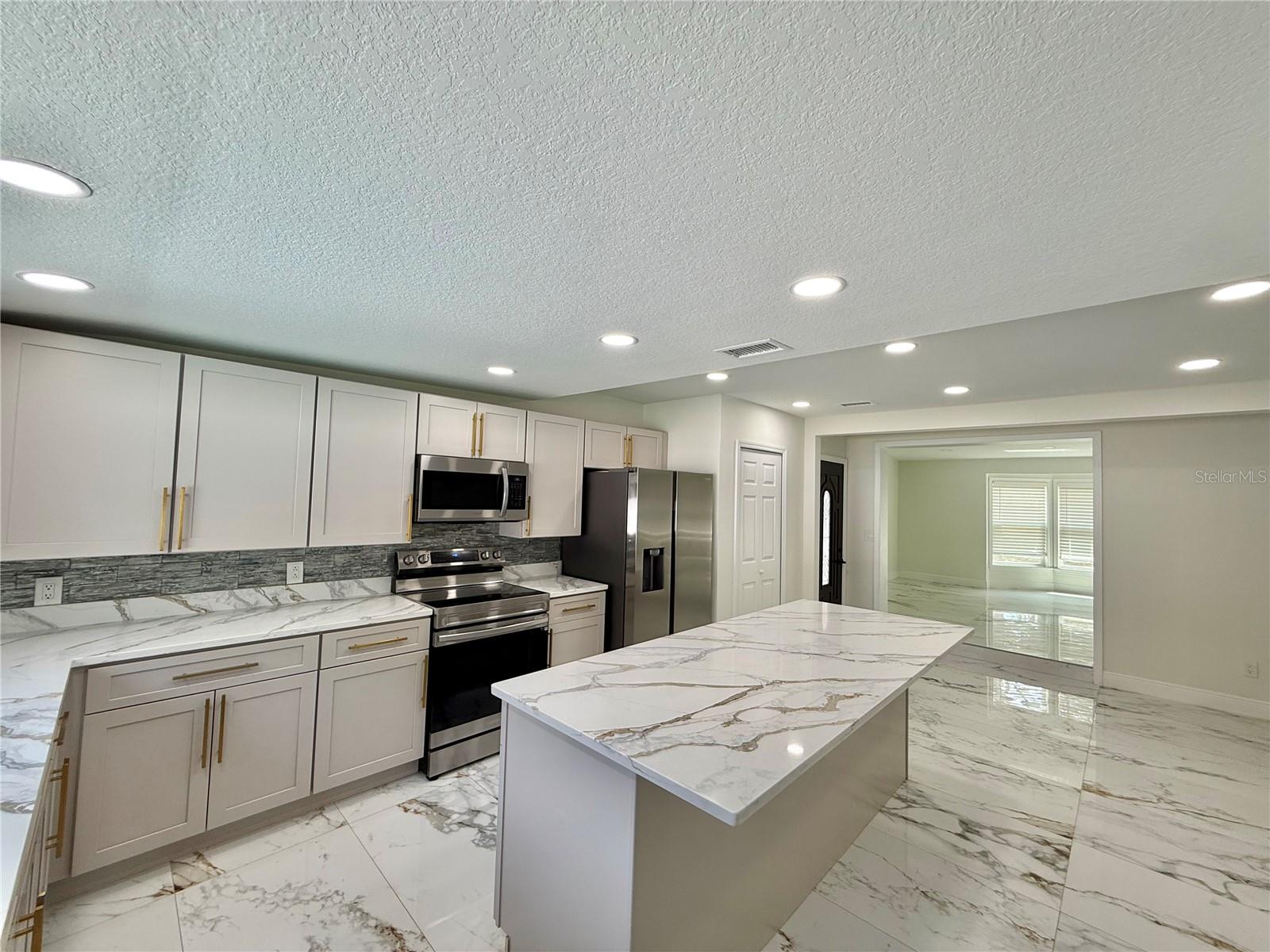 ORLANDO IMPROV CO 03 - Residential Lease