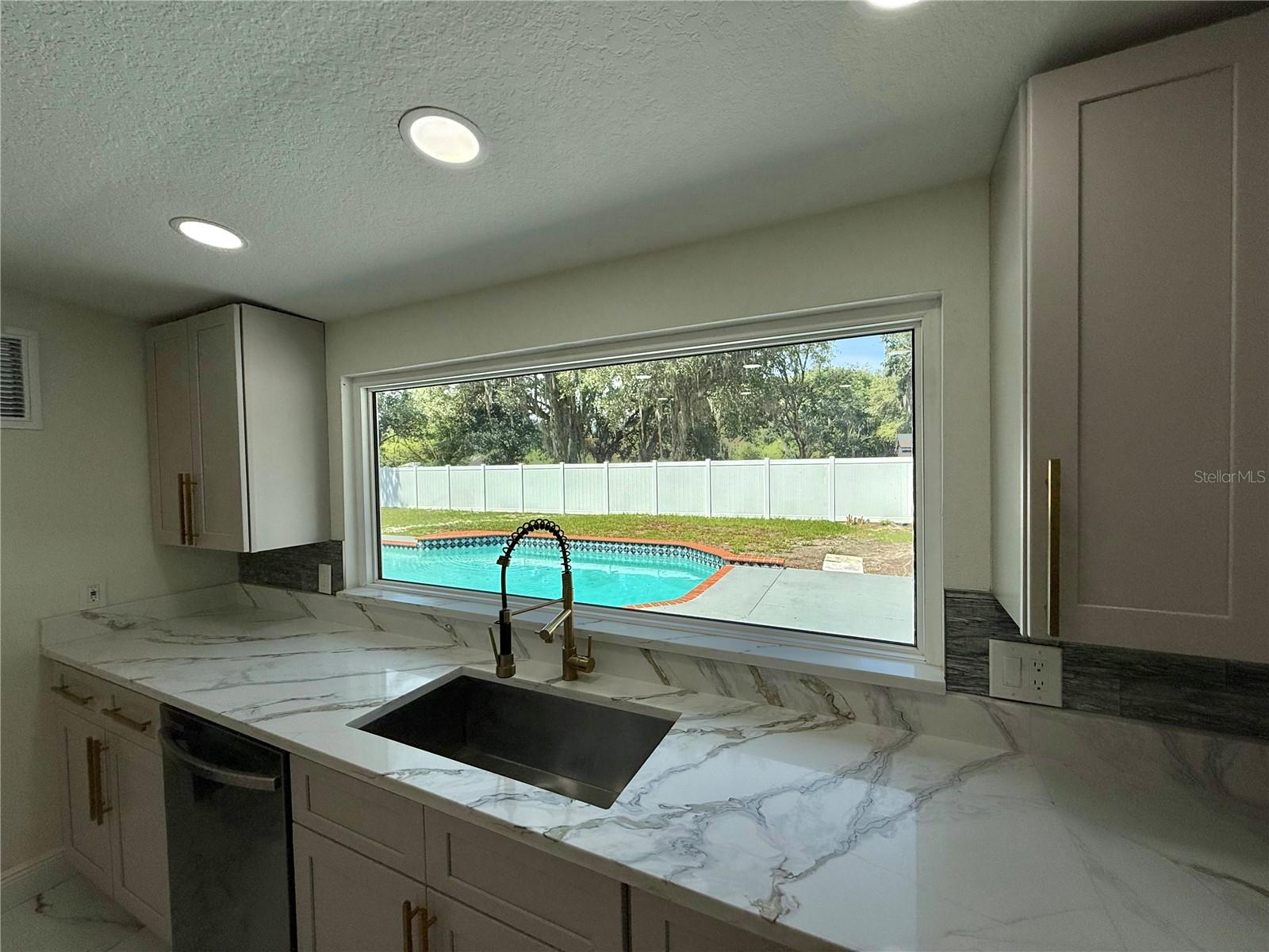 ORLANDO IMPROV CO 03 - Residential Lease