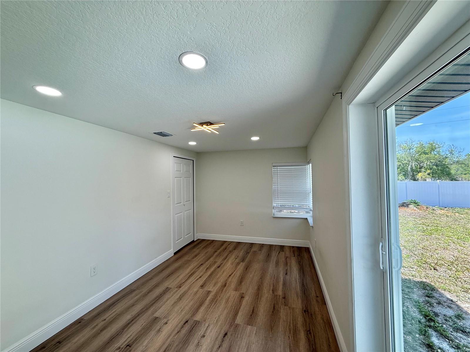 ORLANDO IMPROV CO 03 - Residential Lease
