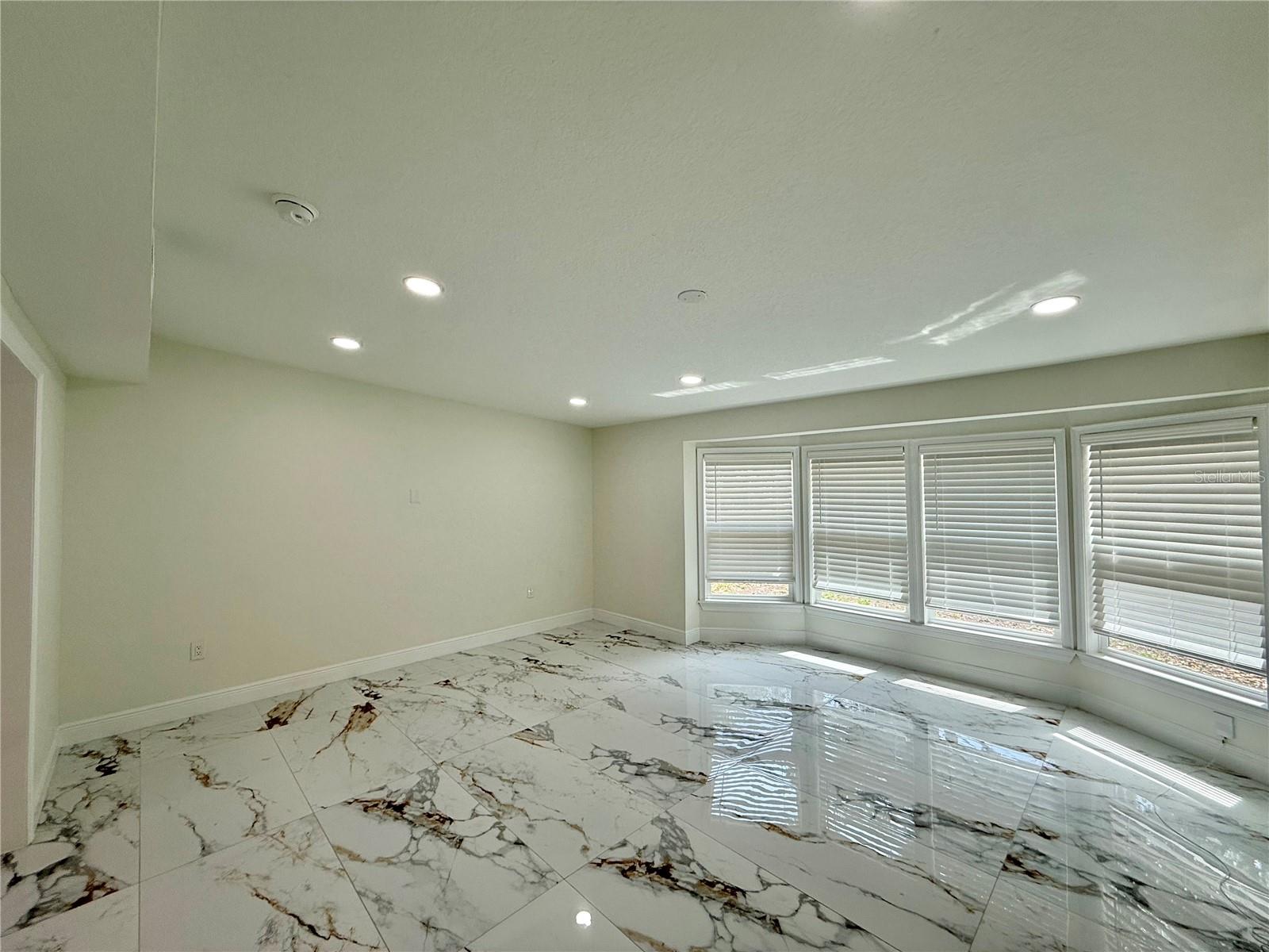 ORLANDO IMPROV CO 03 - Residential Lease