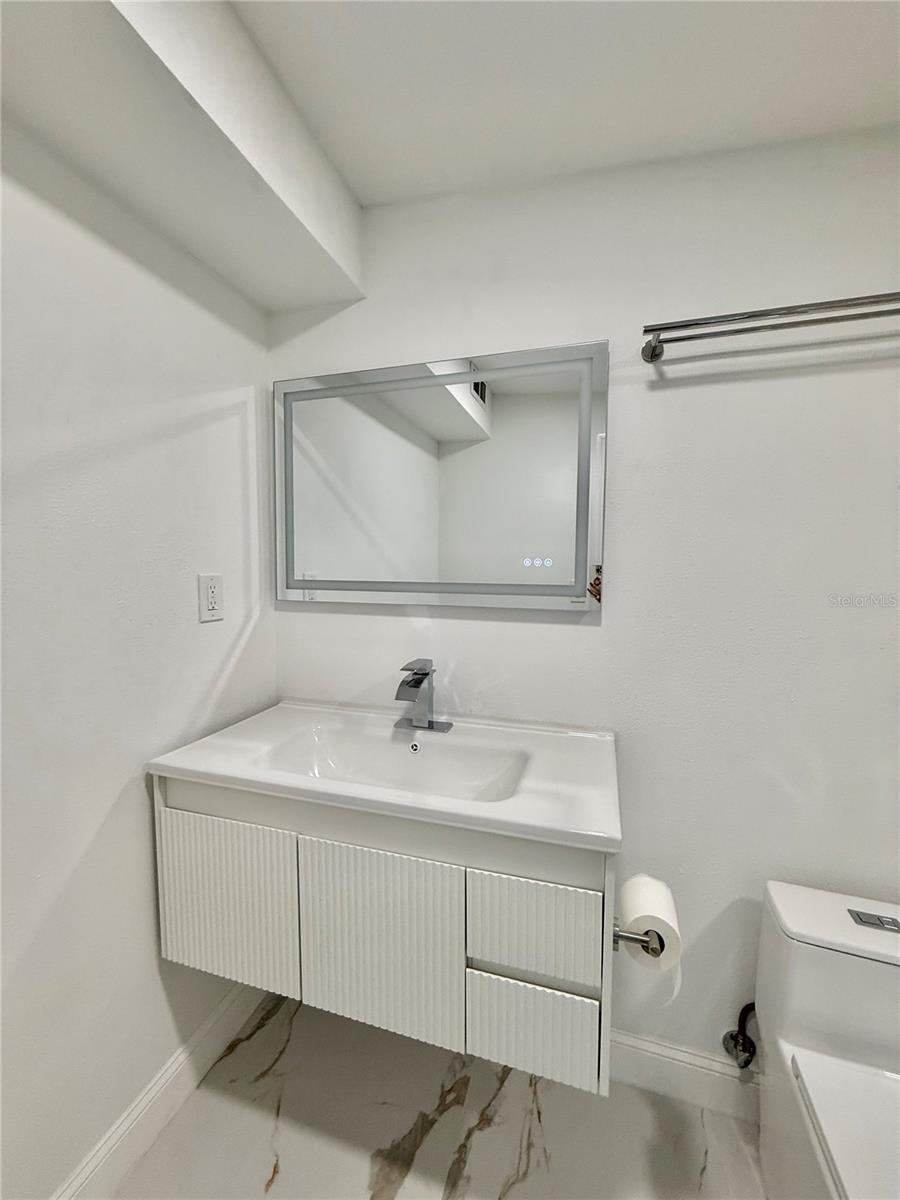ORLANDO IMPROV CO 03 - Residential Lease
