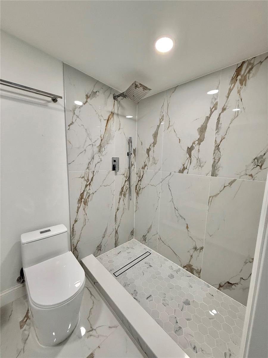 ORLANDO IMPROV CO 03 - Residential Lease