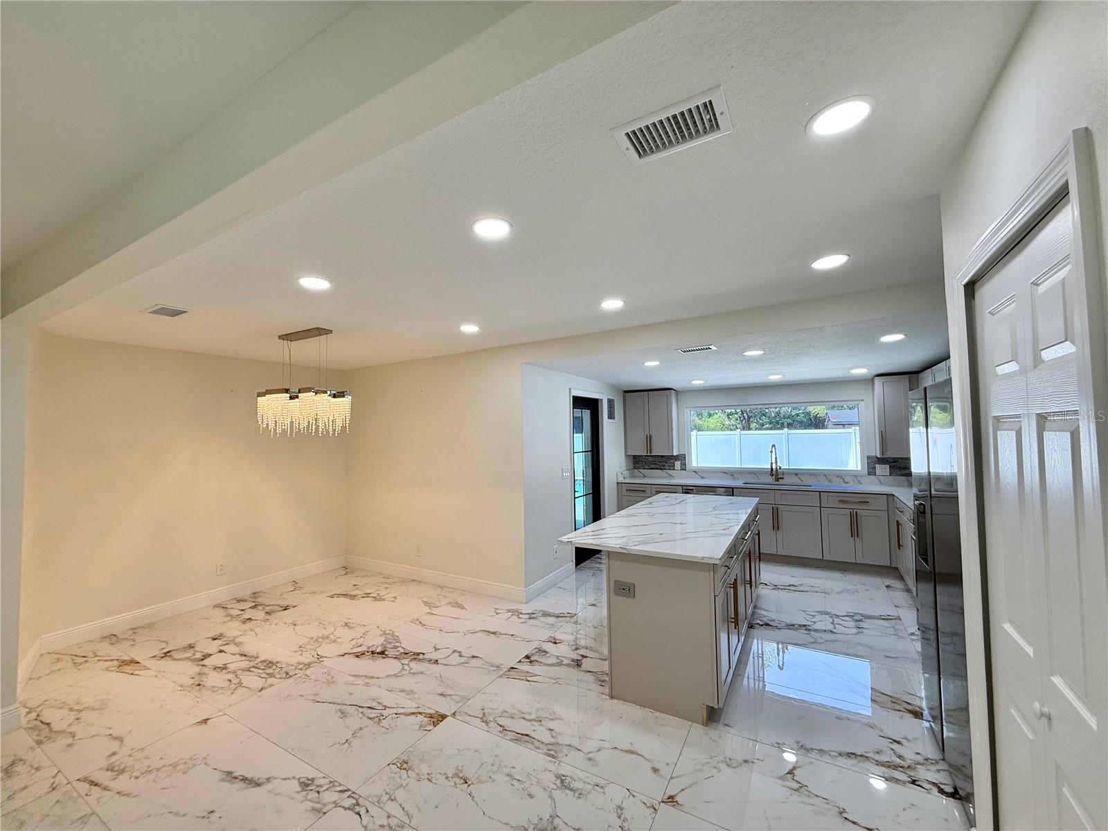 ORLANDO IMPROV CO 03 - Residential Lease