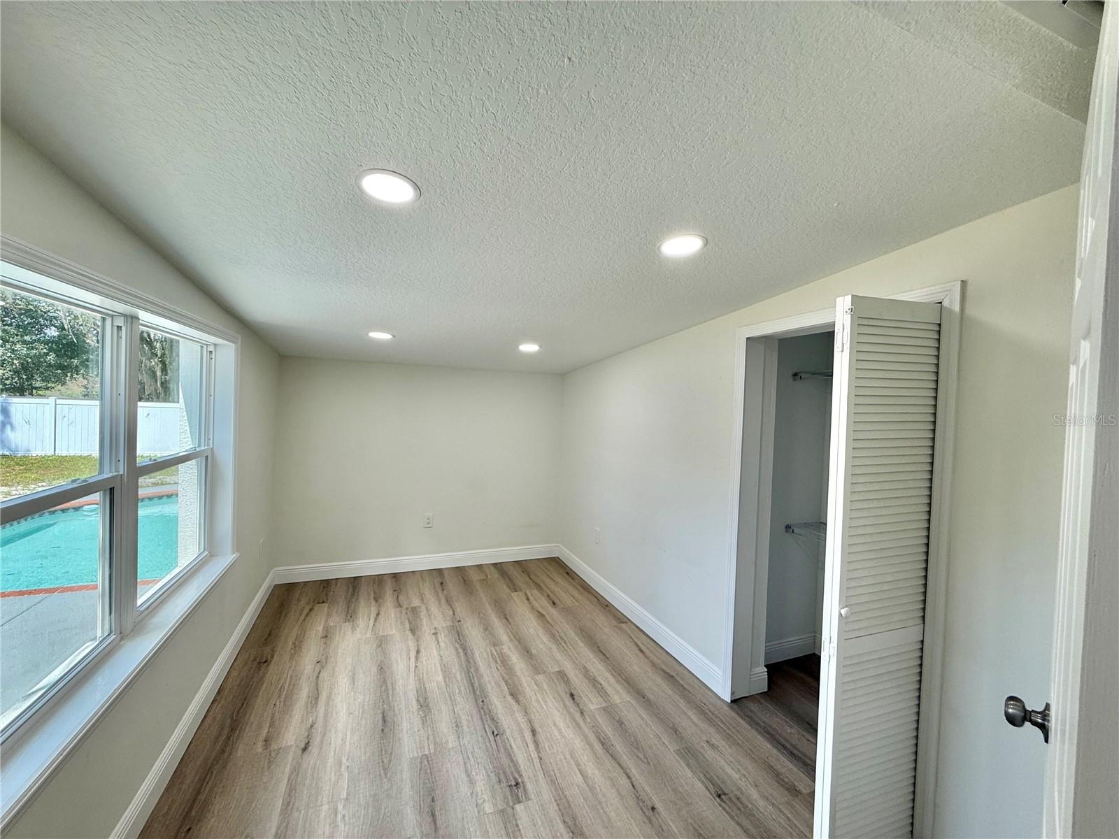 ORLANDO IMPROV CO 03 - Residential Lease