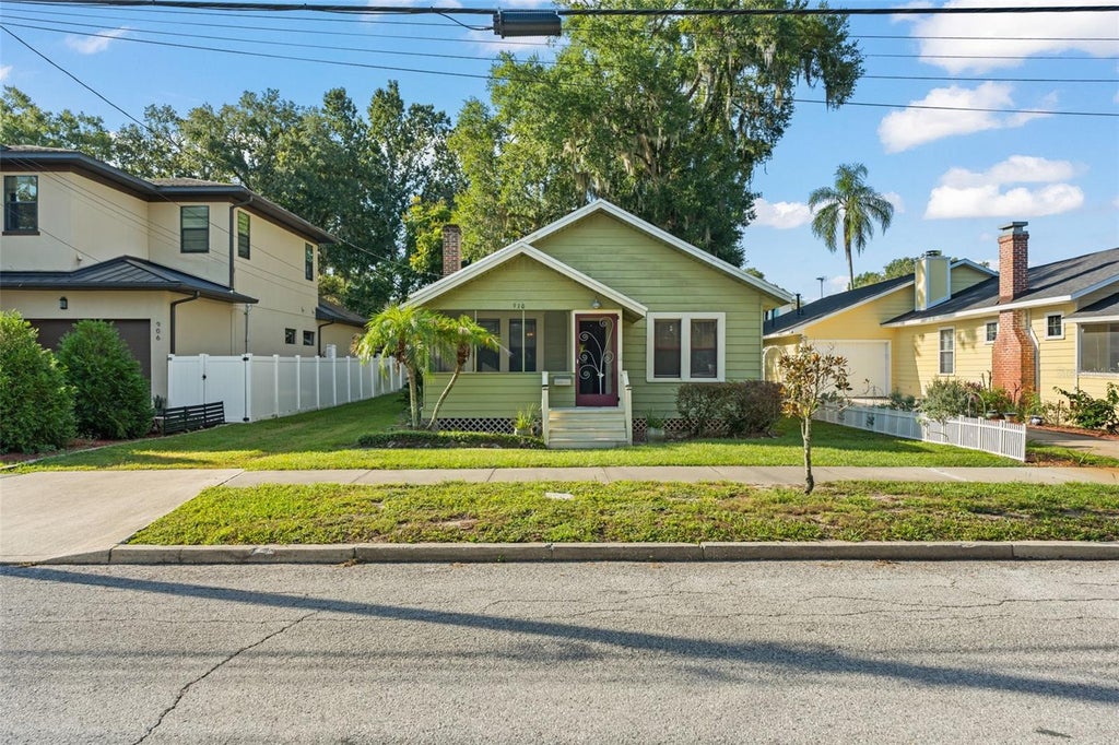 Photo of 910 Shady Lane Drive, Orlando, FL 32804 (MLS # O6445289)