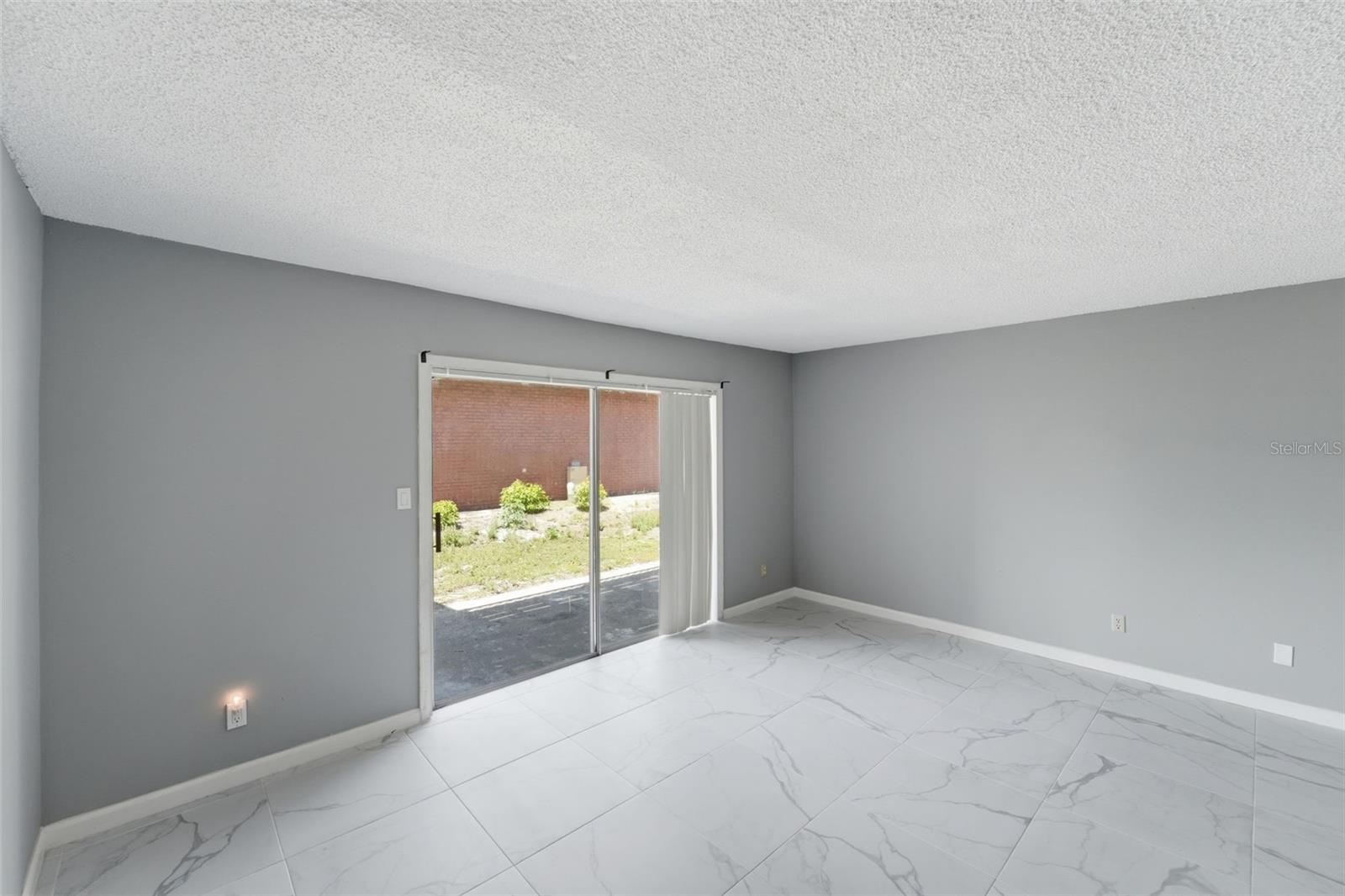 COLONIES - Residential