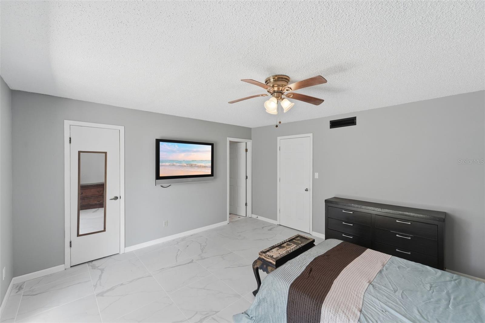 COLONIES - Residential