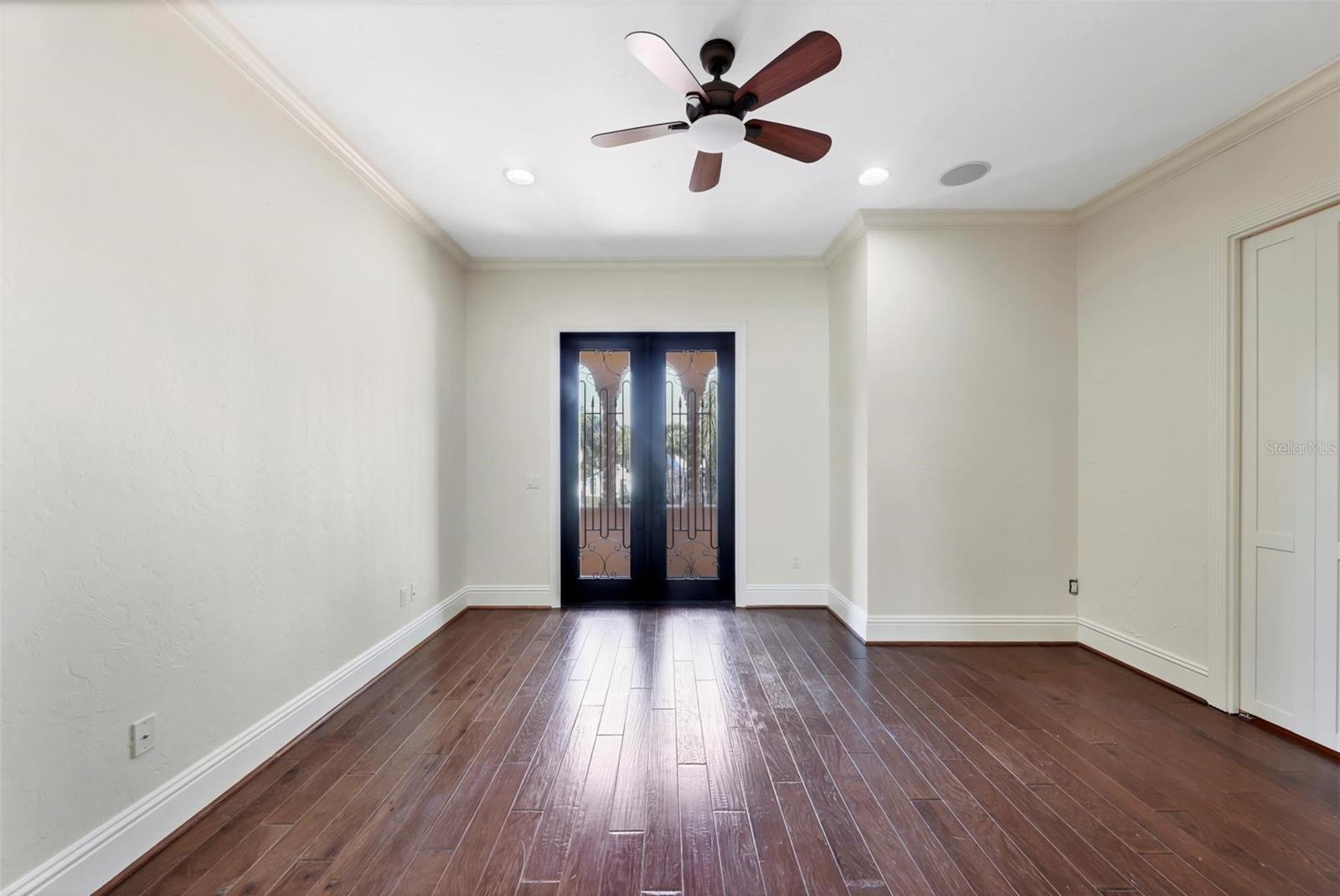 LEGENDS BAY - Residential