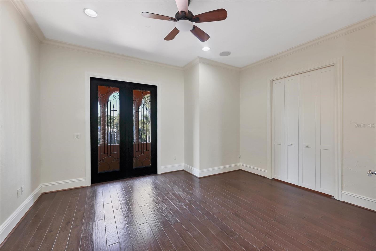 LEGENDS BAY - Residential