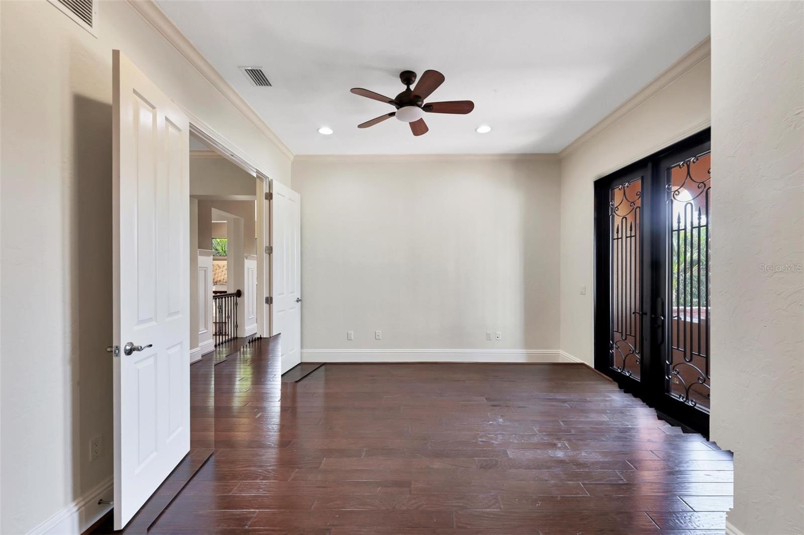 LEGENDS BAY - Residential