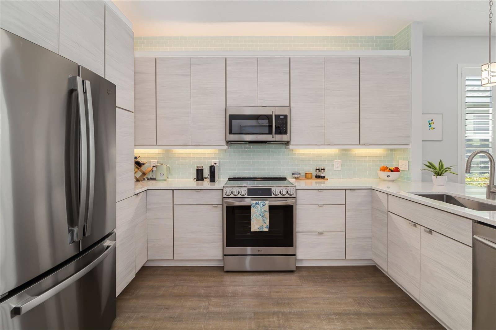 8109 - THE VILLAS 1 OF WATERSIDE VILLAGE - Residential