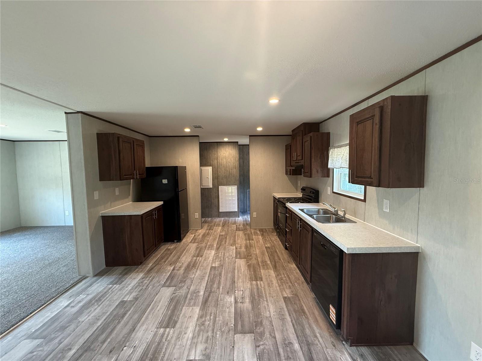 3320 ROYAL OAK DRIVE W
