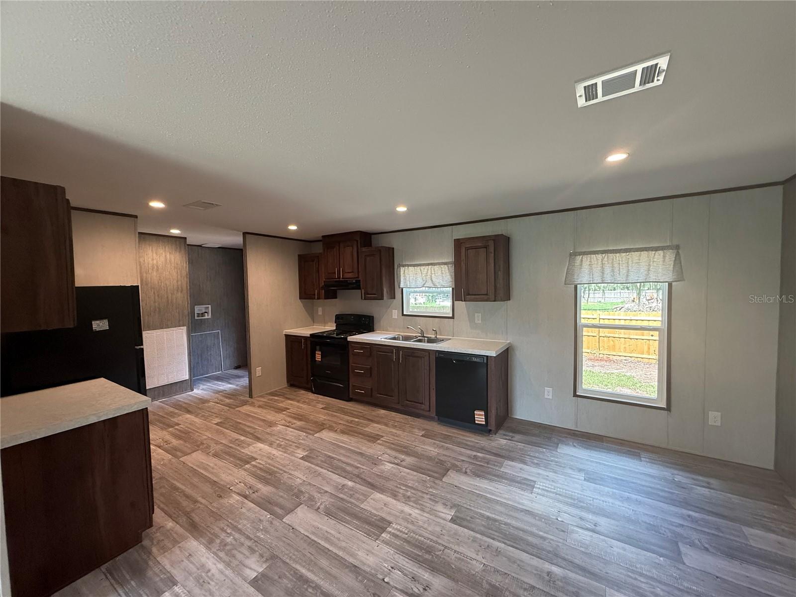 3320 ROYAL OAK DRIVE W