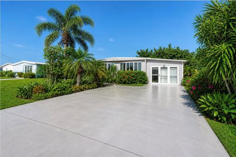 Photo of 1320 Seagull Drive, Englewood, FL 34224 (MLS # D6147289)