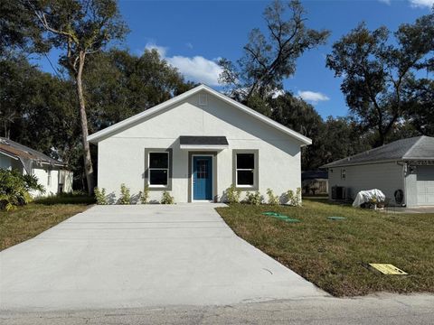 A home in DELAND