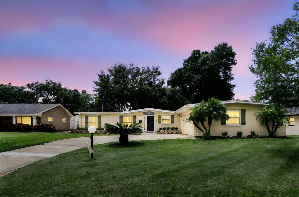 Photo of 1000 Kewannee Trail, Maitland, FL 32751 (MLS # O6384067)