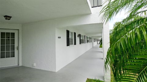 Photo of 4809 Independence Drive, Bradenton, FL 34210 (MLS # A4667261)