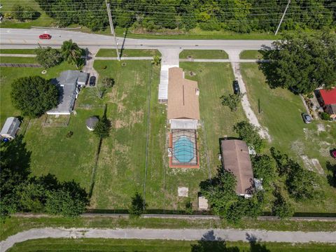 A home in LAKELAND