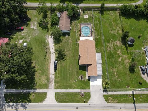 A home in LAKELAND