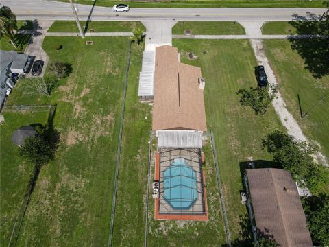 A home in LAKELAND