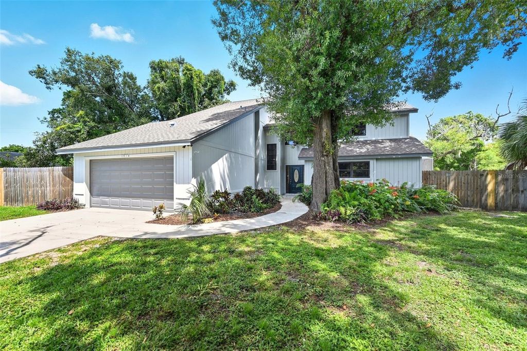 Photo of 1576 Beechwood Trail, Fort Myers, FL 33919 (MLS # A4665438)