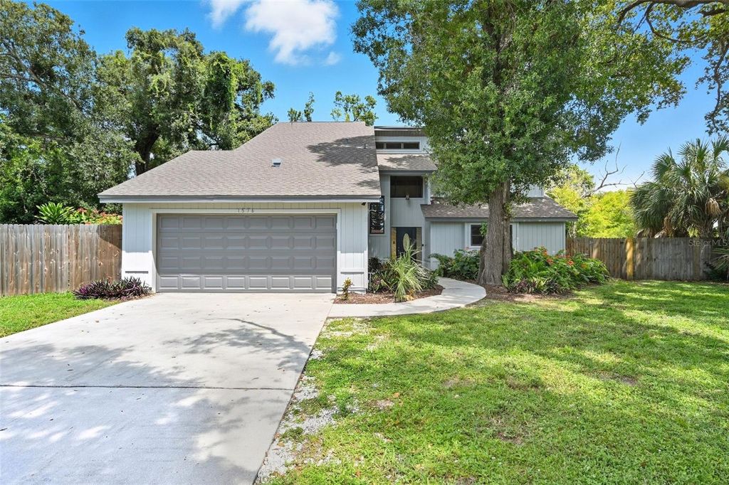 Photo of 1576 Beechwood Trail, Fort Myers, FL 33919 (MLS # A4665438)