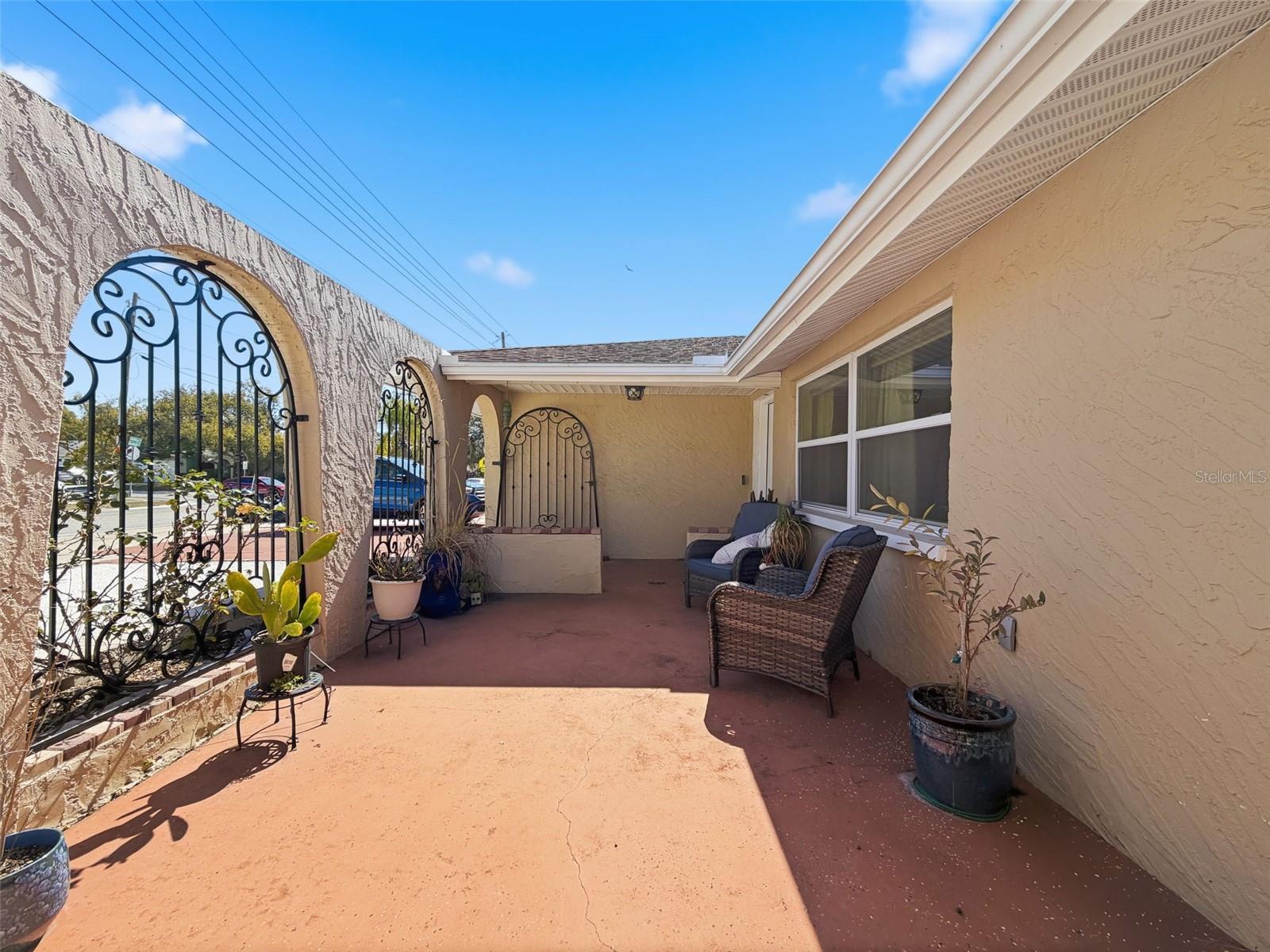 COLONIAL HILLS - Residential