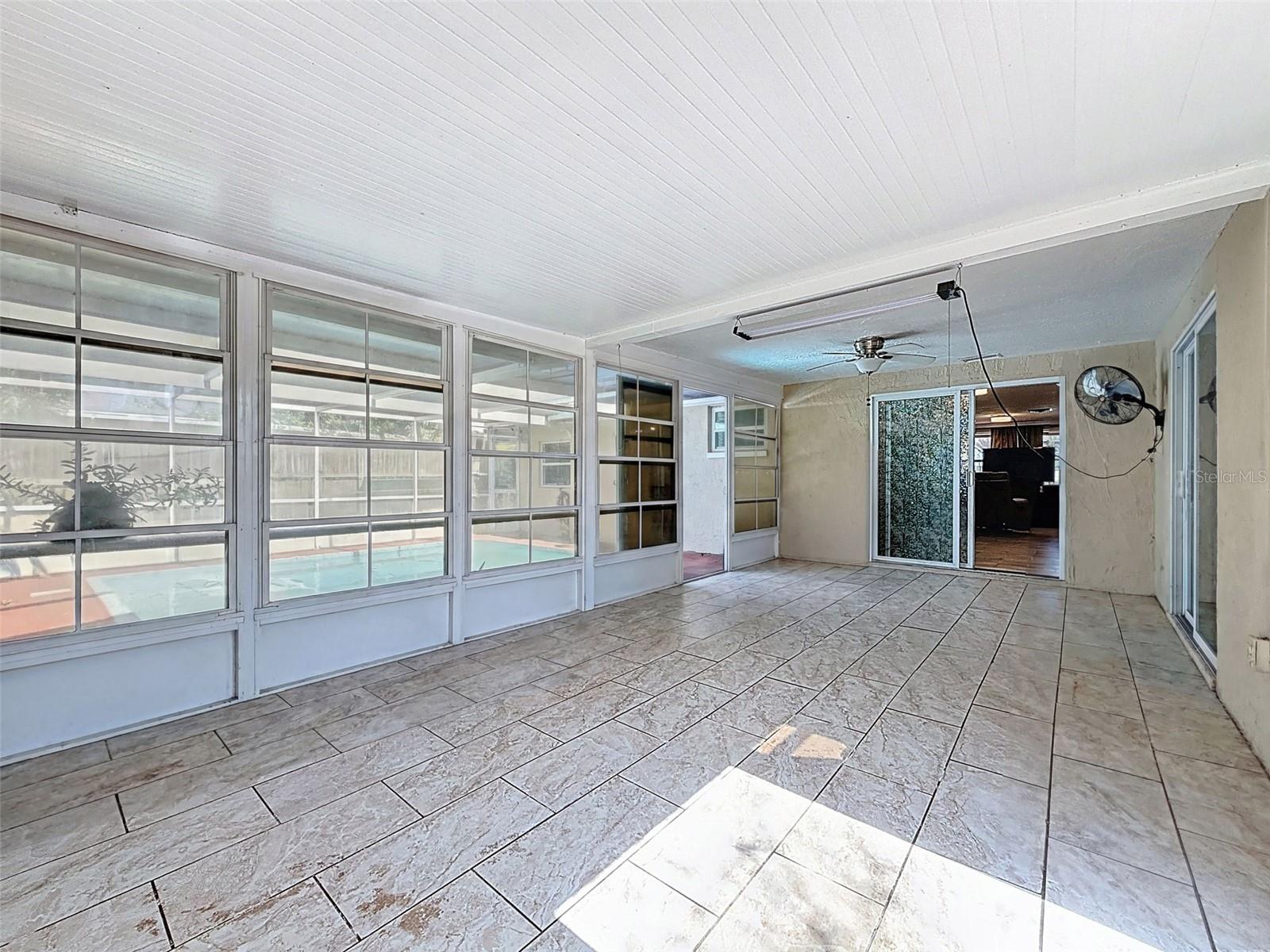 COLONIAL HILLS - Residential