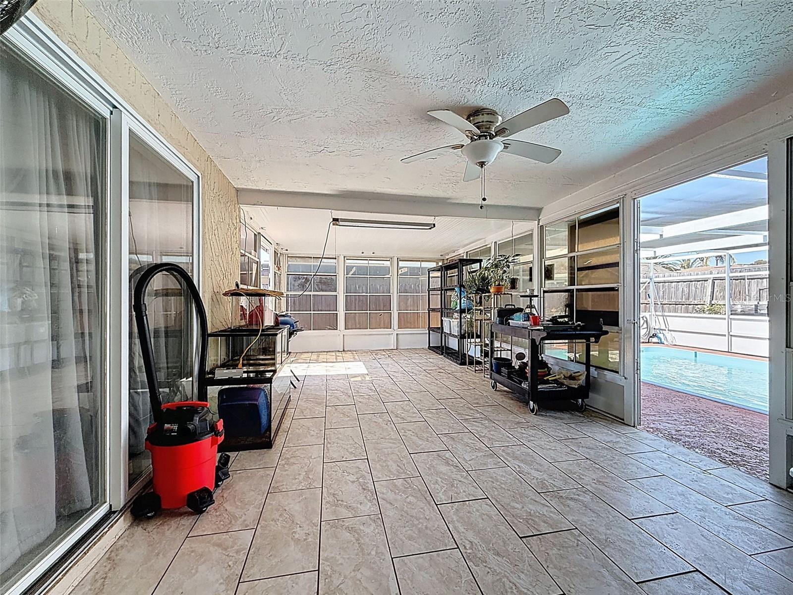 COLONIAL HILLS - Residential