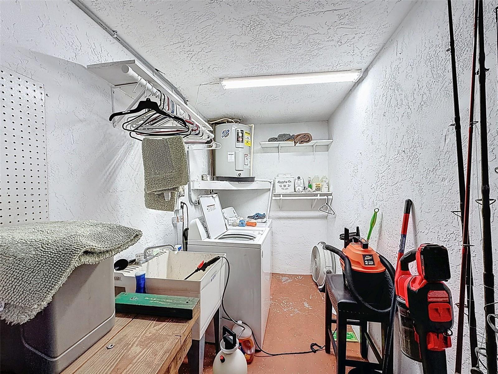 COLONIAL HILLS - Residential