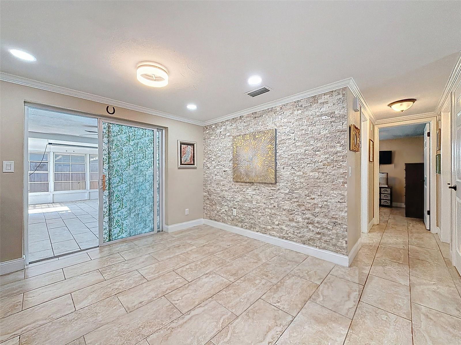 COLONIAL HILLS - Residential