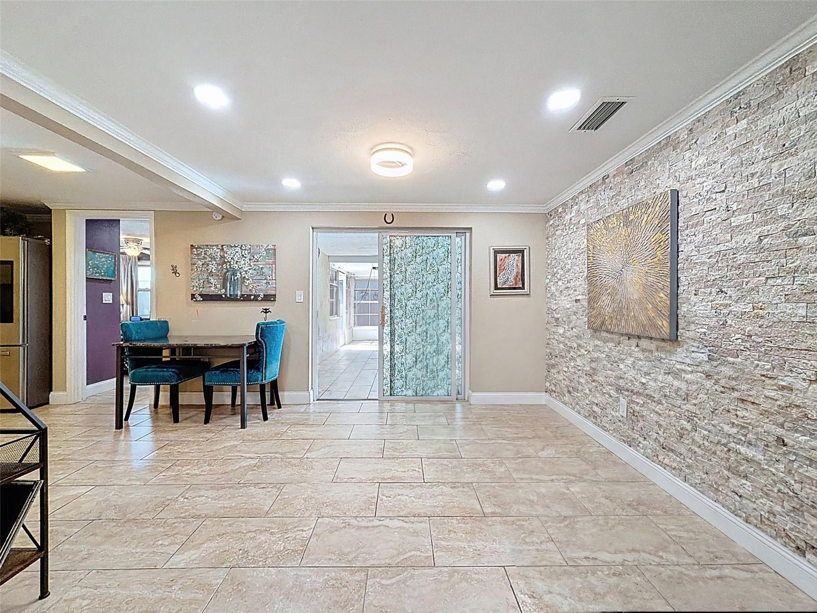 COLONIAL HILLS - Residential