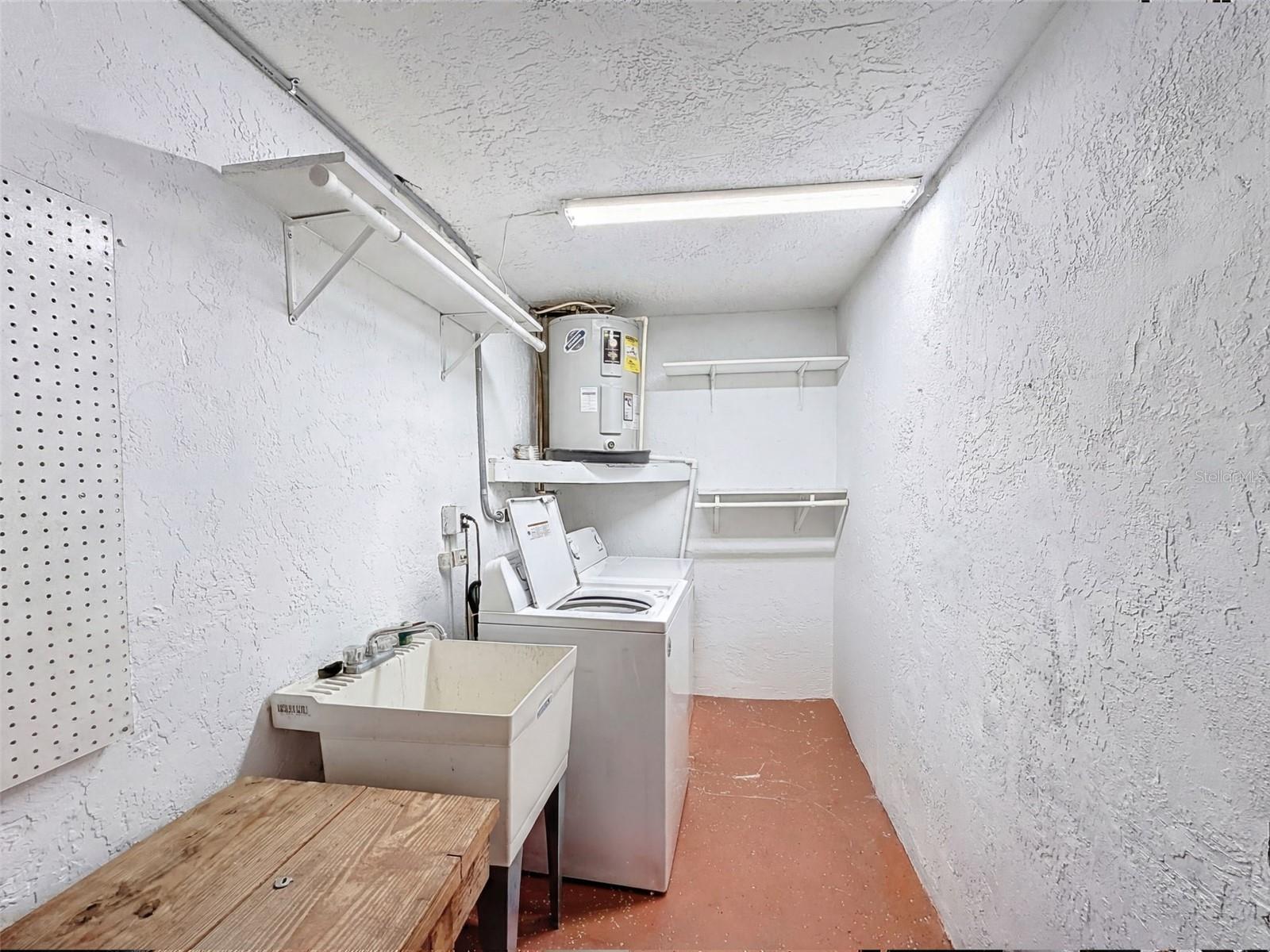 COLONIAL HILLS - Residential