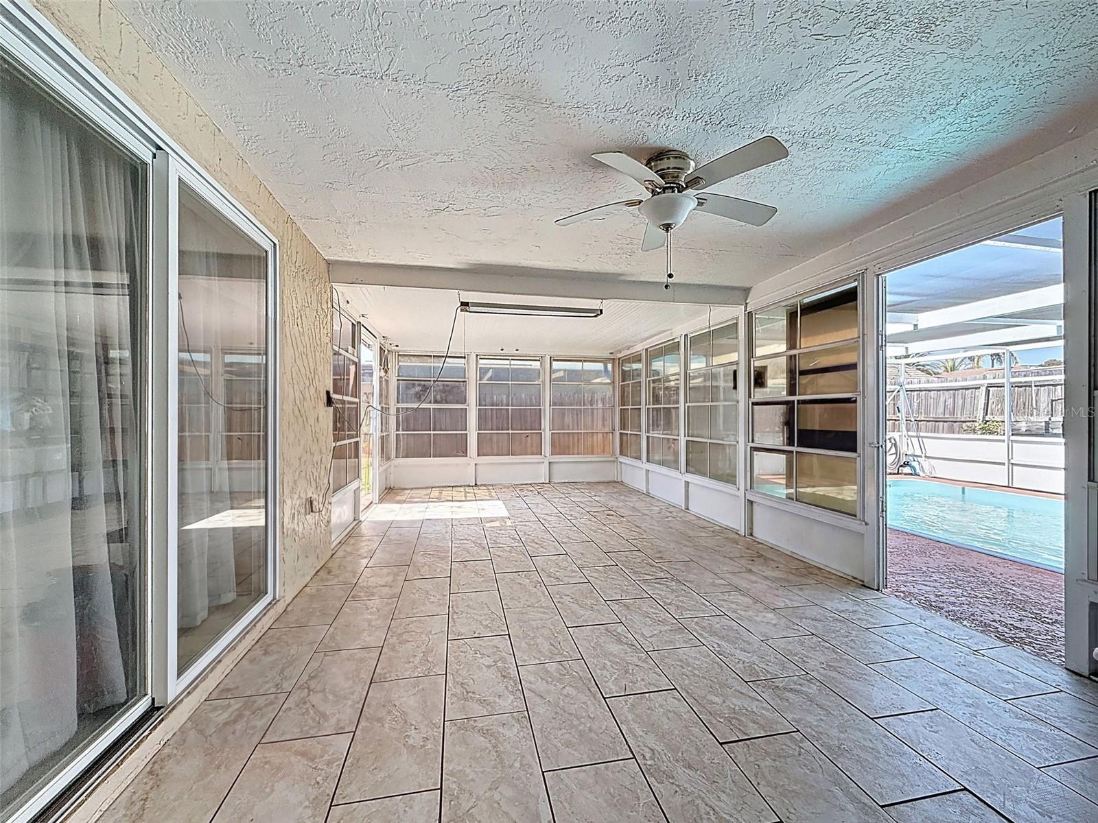 COLONIAL HILLS - Residential