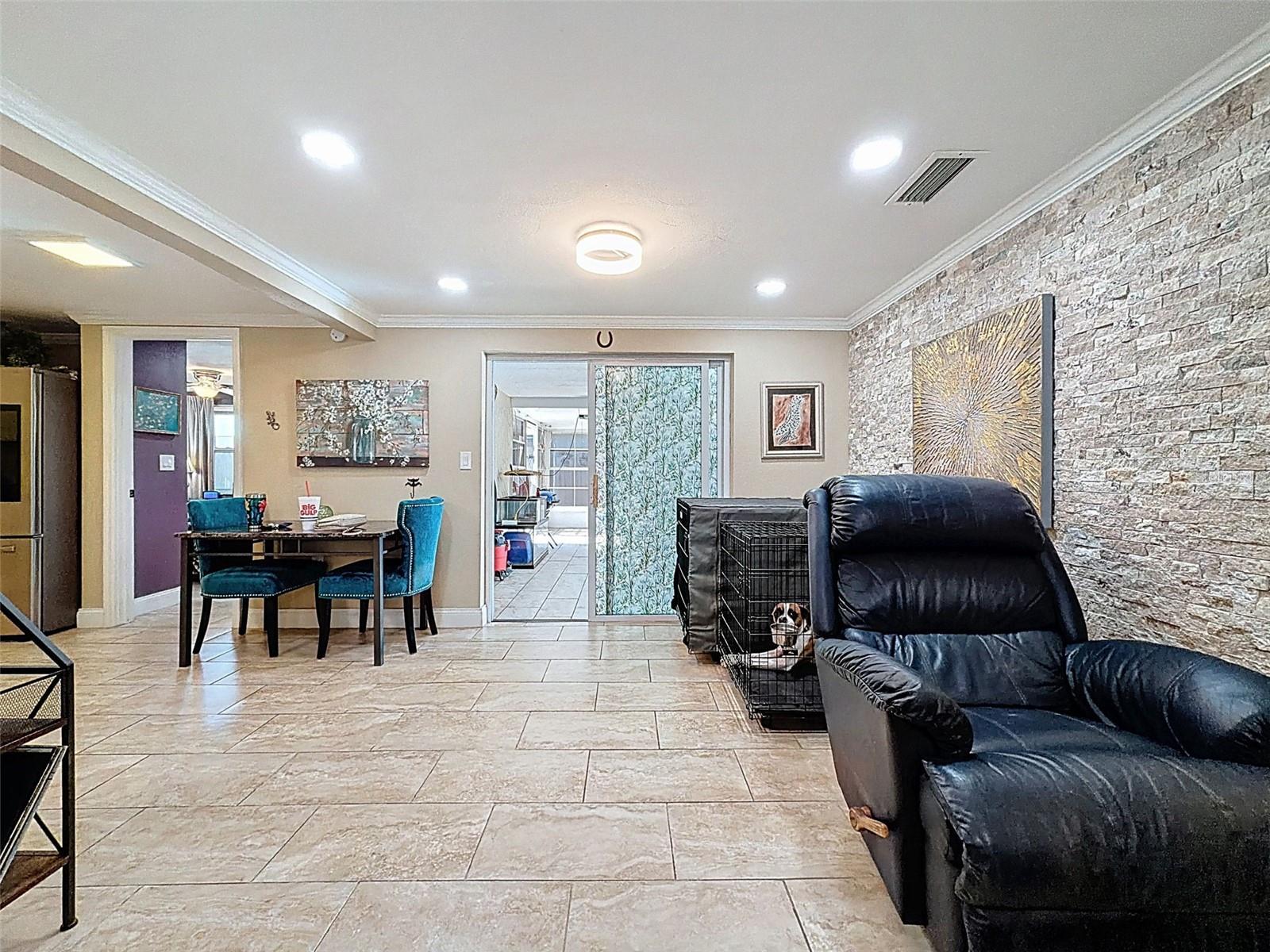 COLONIAL HILLS - Residential