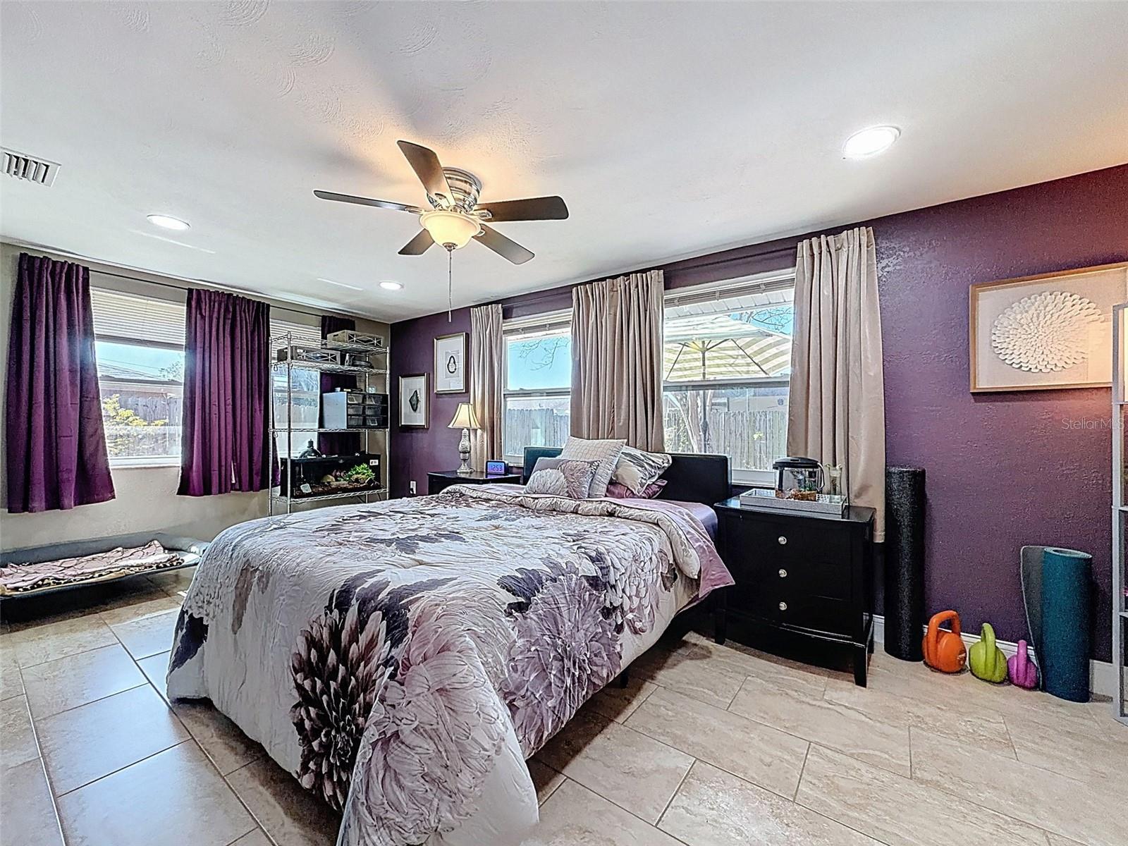 COLONIAL HILLS - Residential