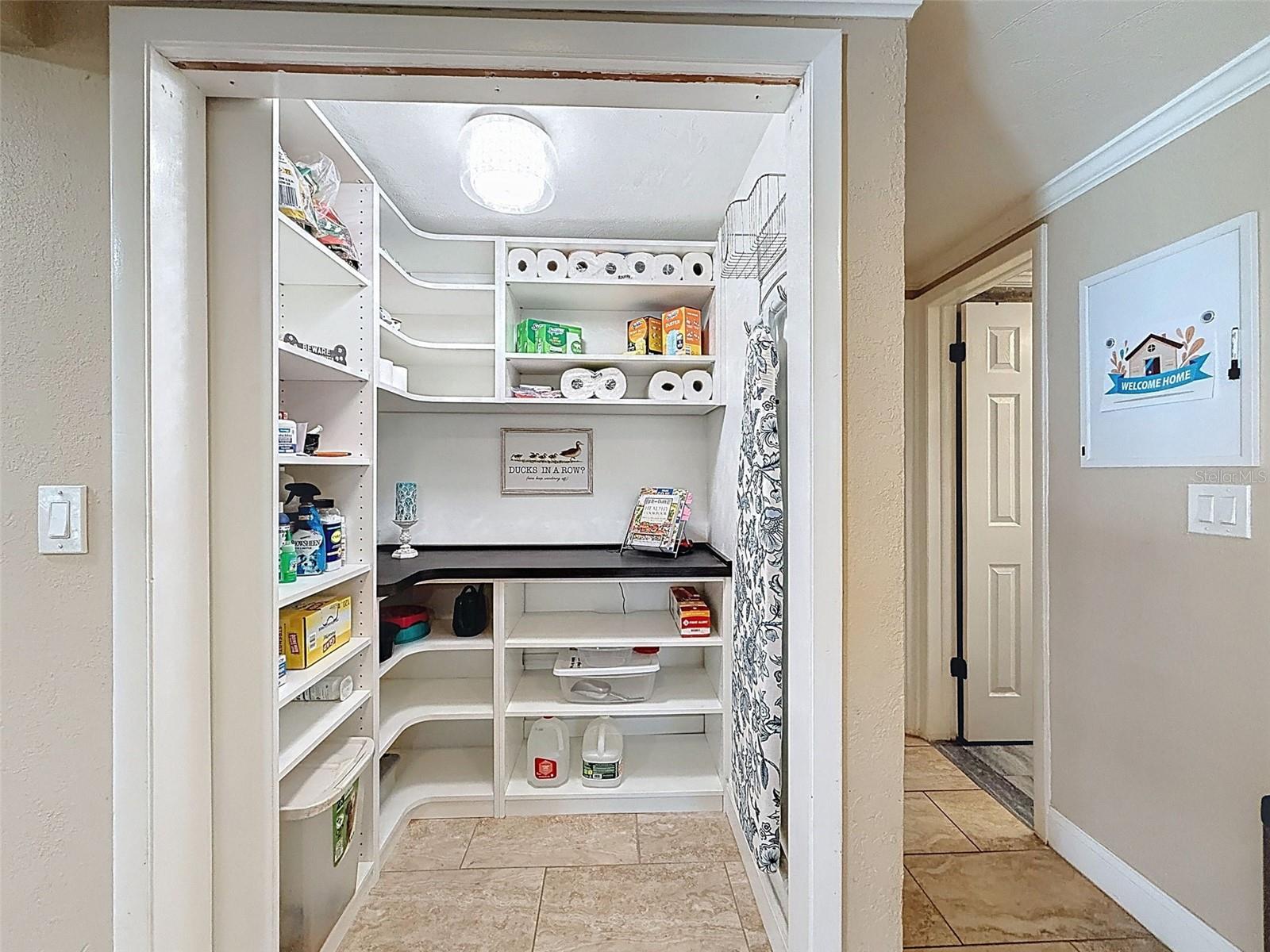 COLONIAL HILLS - Residential