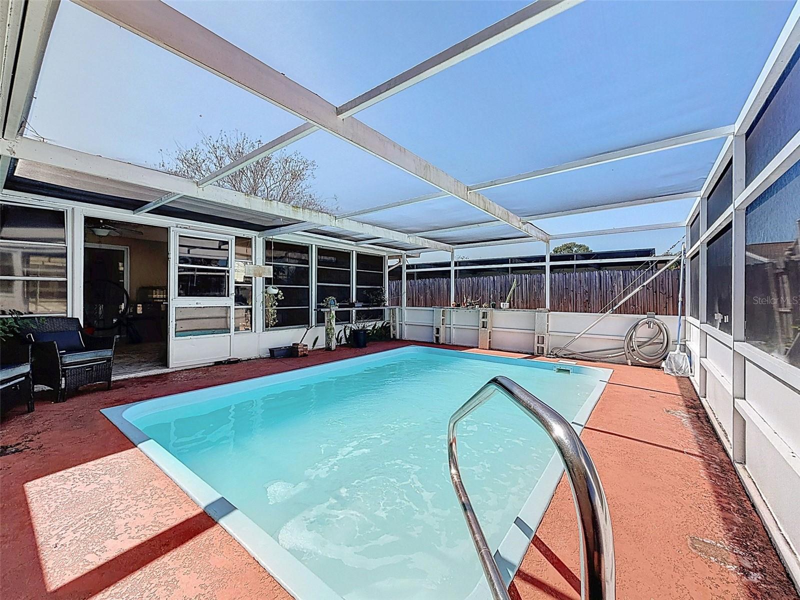 COLONIAL HILLS - Residential