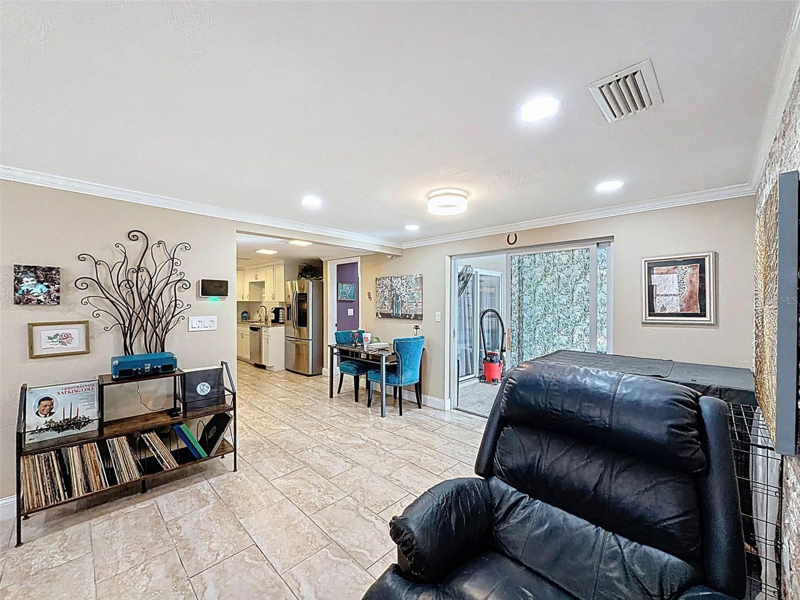 COLONIAL HILLS - Residential