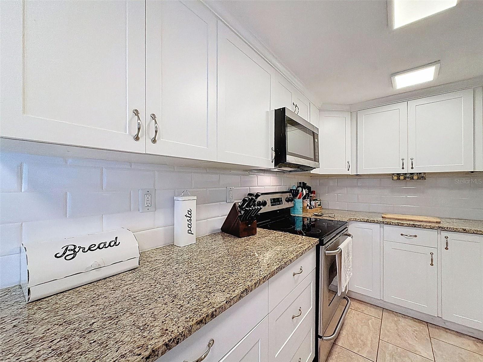 COLONIAL HILLS - Residential