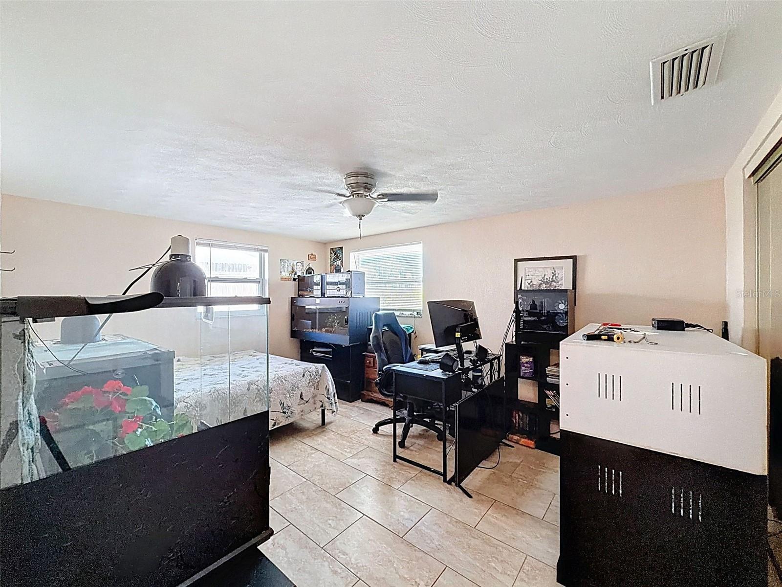 COLONIAL HILLS - Residential