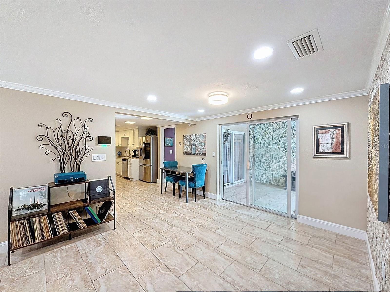 COLONIAL HILLS - Residential