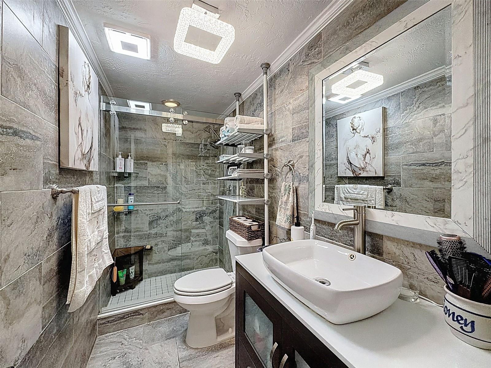 COLONIAL HILLS - Residential