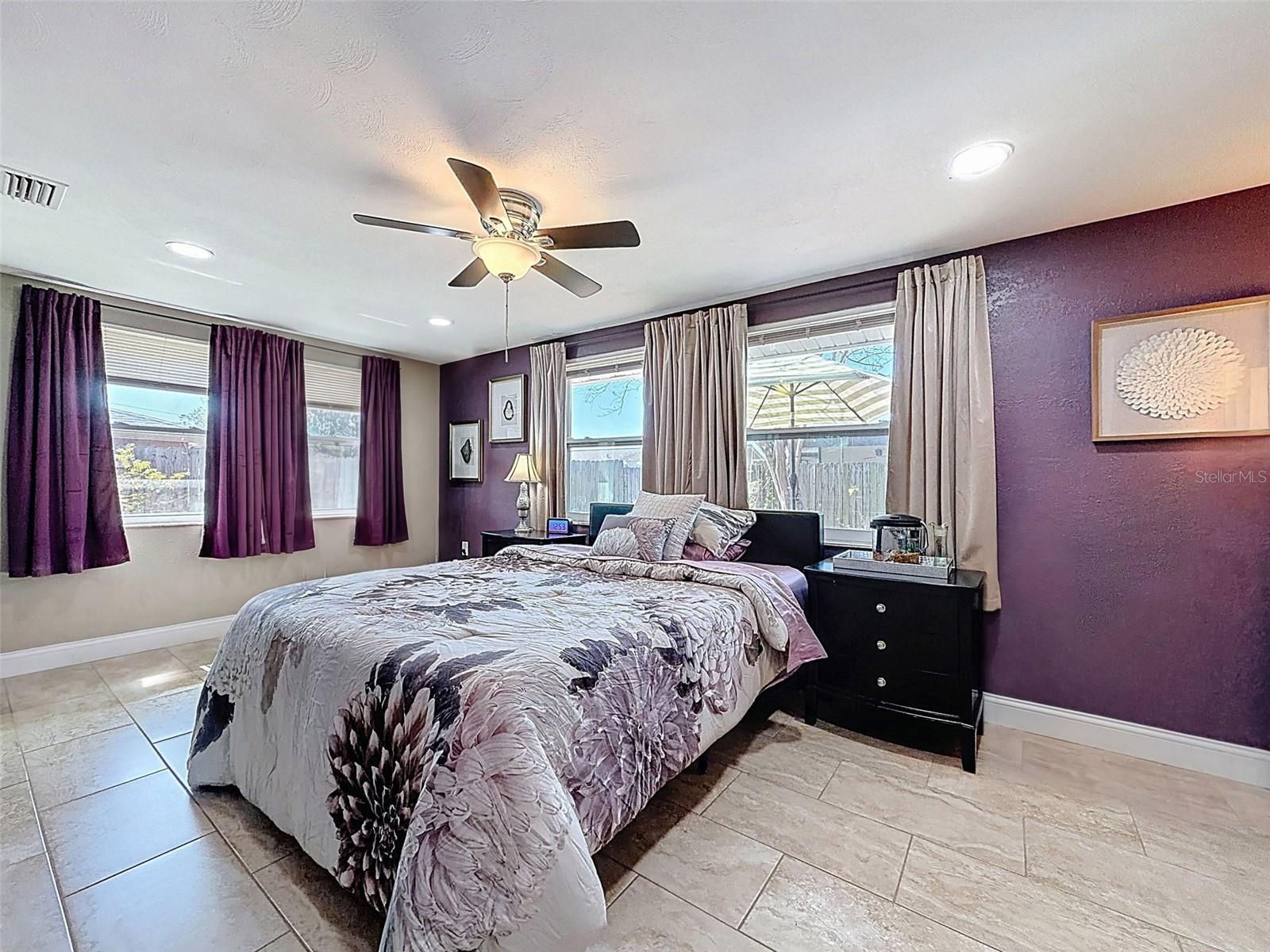 COLONIAL HILLS - Residential