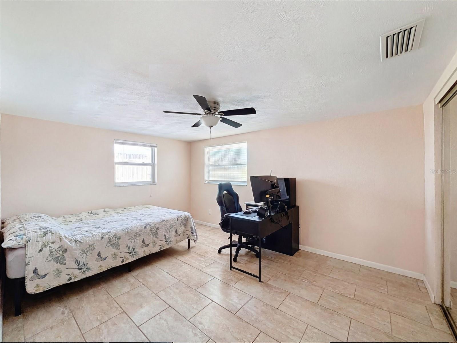 COLONIAL HILLS - Residential