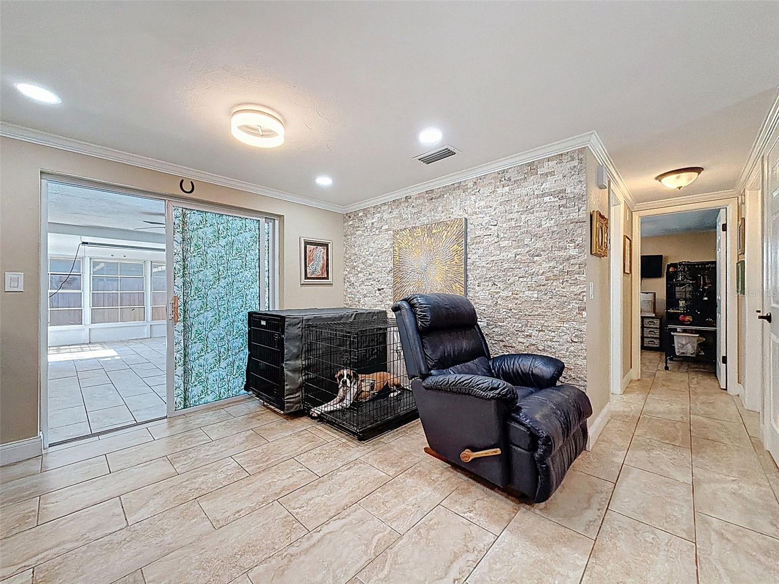 COLONIAL HILLS - Residential